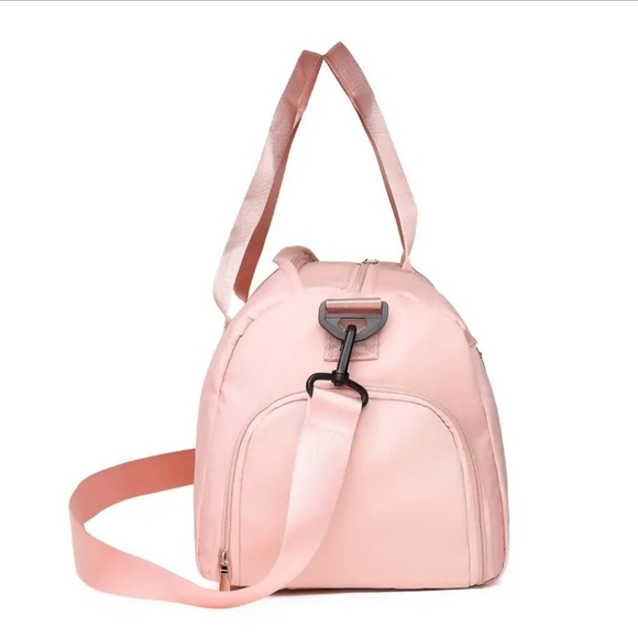 PINK...Spacious Grey Duffle Bag with Shoe Storage!! Make An Offer Today!! - Picture 7 of 11